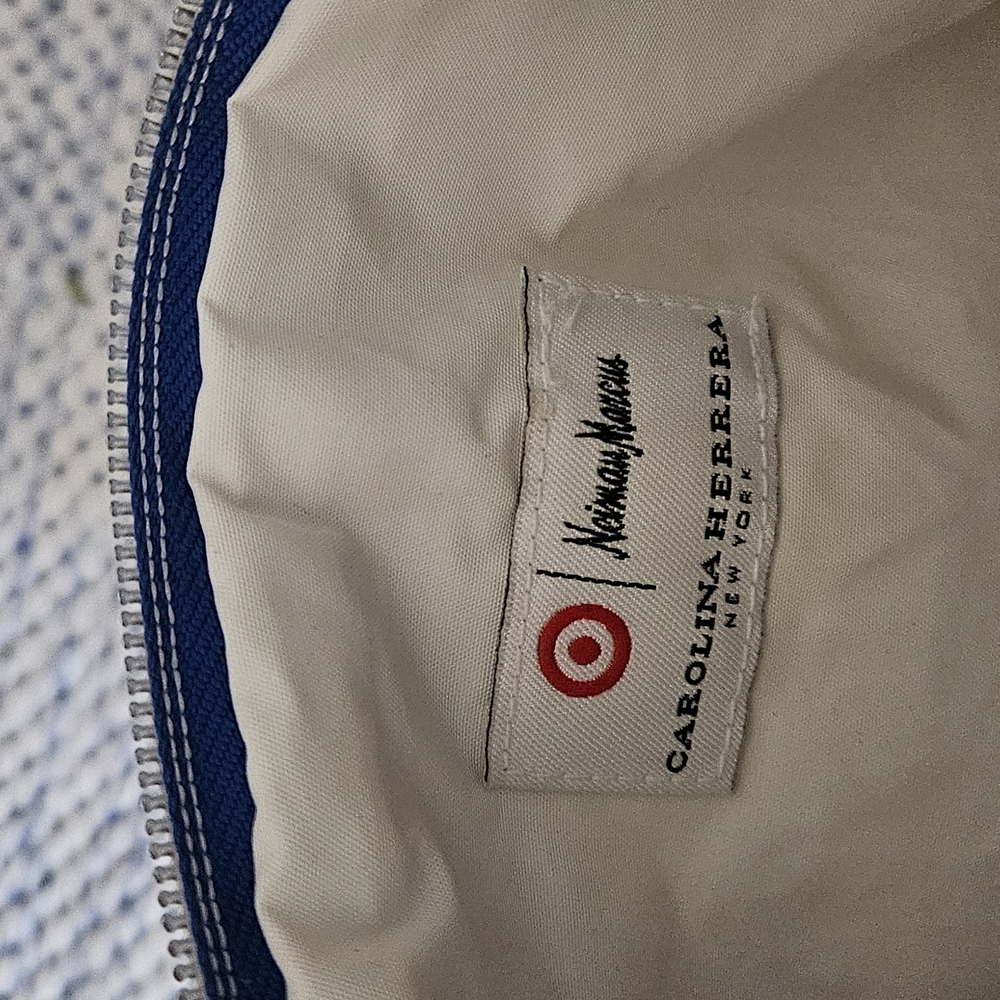 Toiletry Bags - Picture 11 of 13